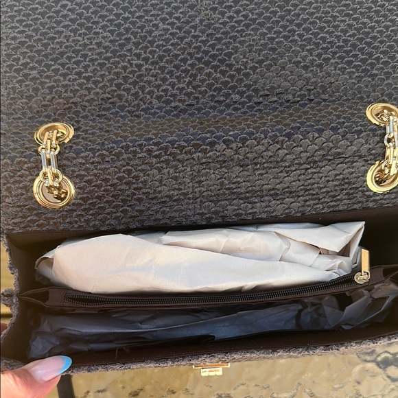 Elegant Black Textured Chain Bag - Vegan - Picture 4 of 5